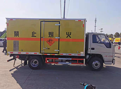 泾川爆破器材运输车技术升级与安全合规新趋势